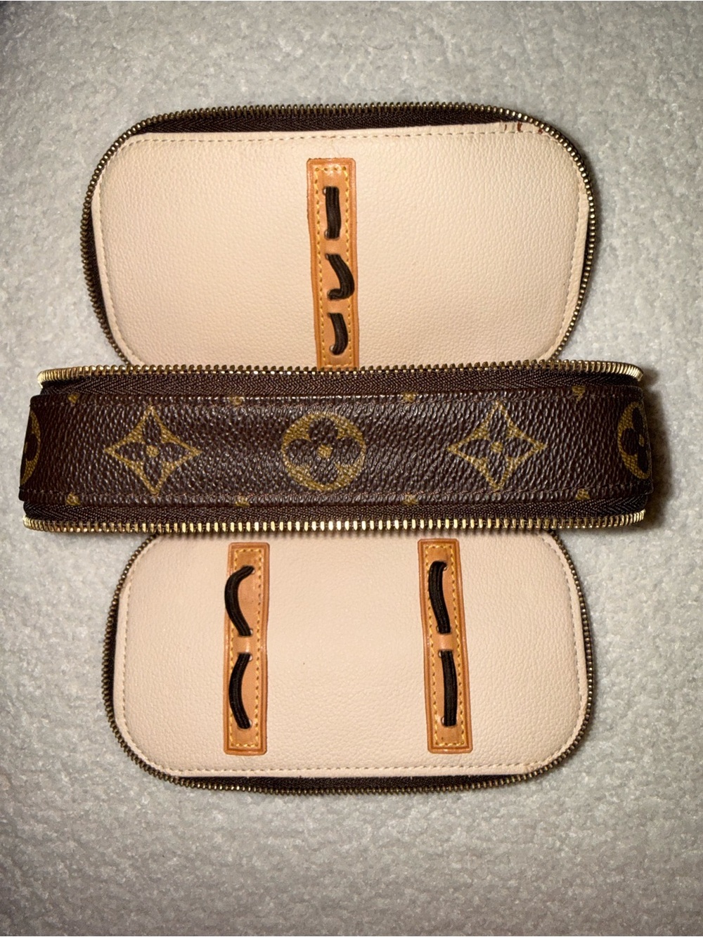 Louis Vuitton Monogram Zip Jewelry Case - Brown & Cream